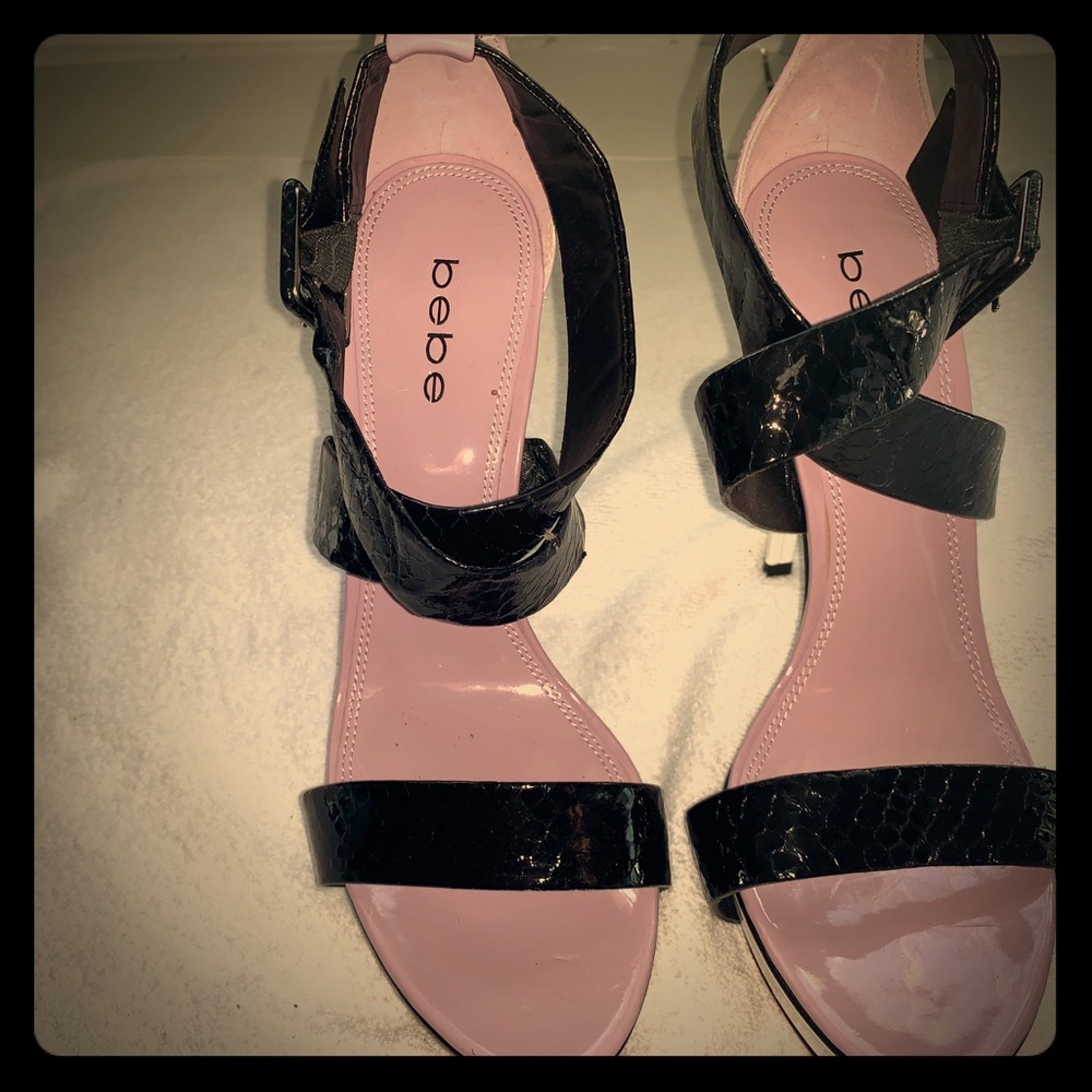 BeBe toe strap cross Ankle clasp in Lilac. Blk. Wt